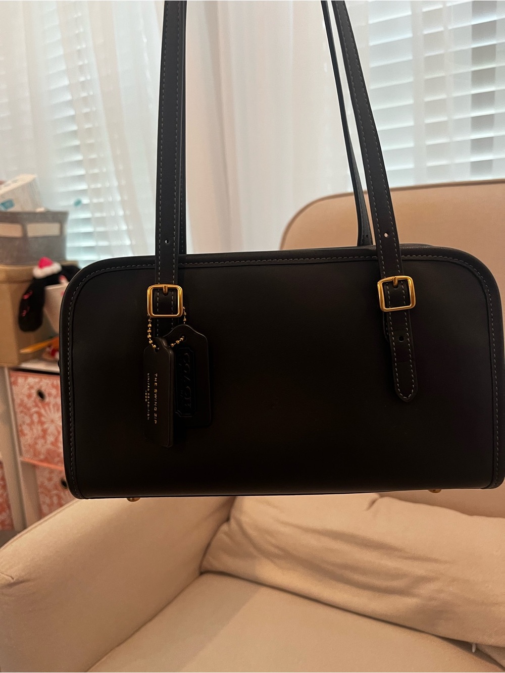 Coach Swing Zip Classic Black Leather Shoulder Bag - Picture 4 of 6